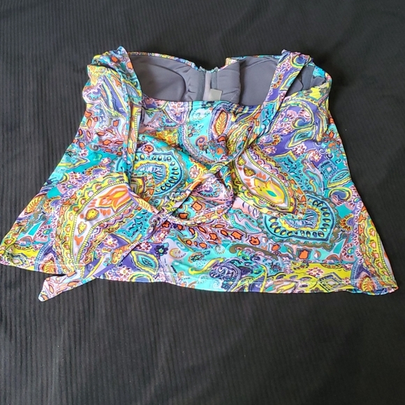 Gorgeous 2 piece Victoria Secret bathing suit - Picture 4 of 8